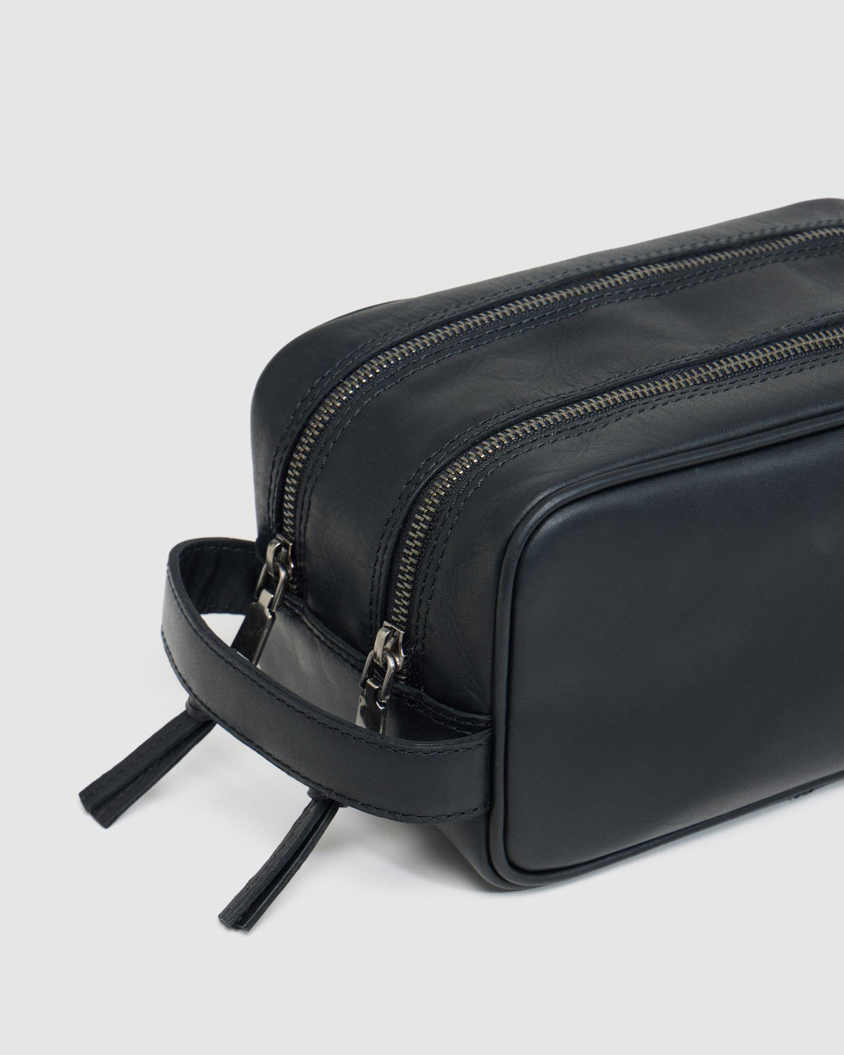 Traveller Leather Wash Bag MENS ACCESSORIES