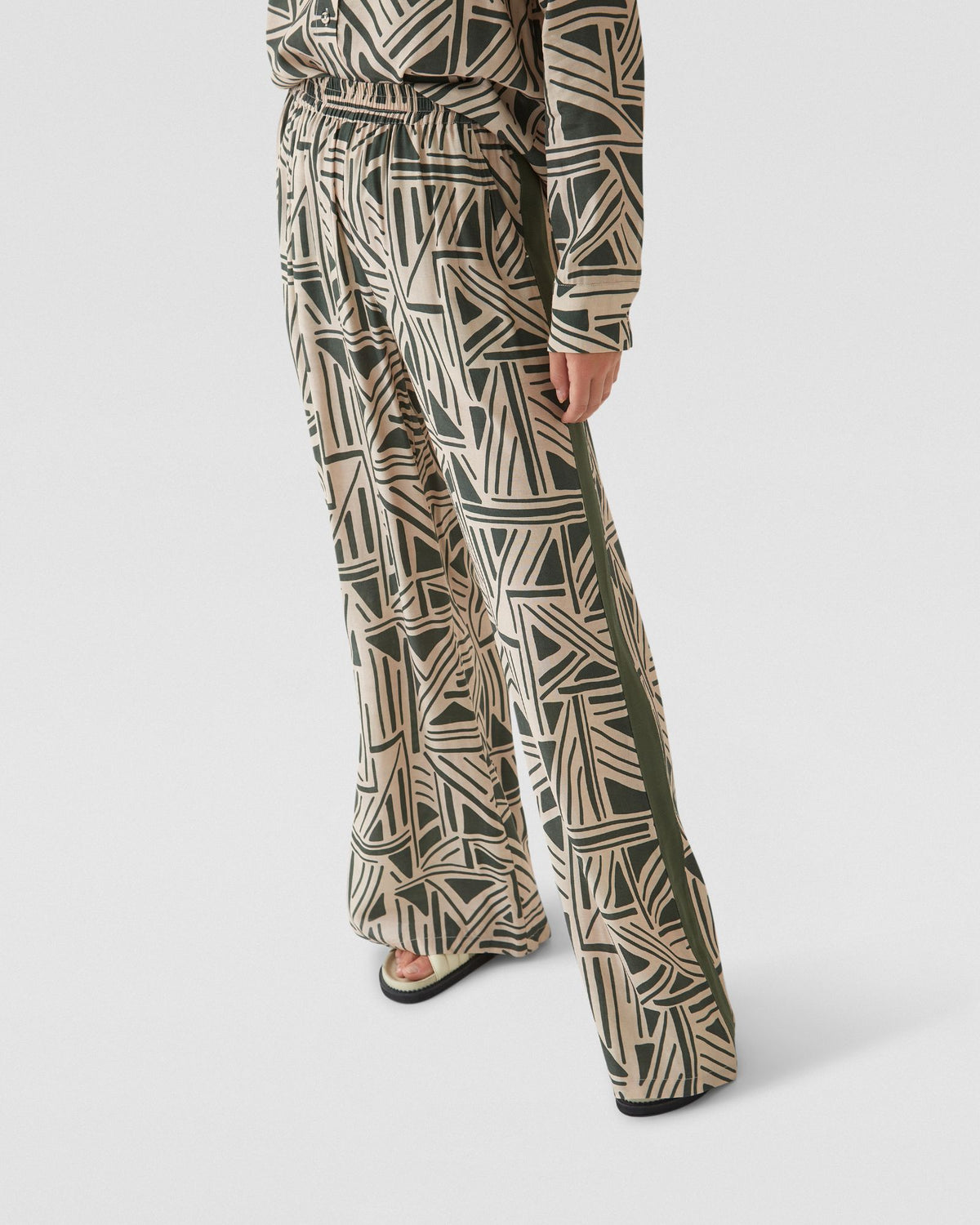 CHANTEL GEO PRINT PANTS WITH TAPE WOMENS PANTS