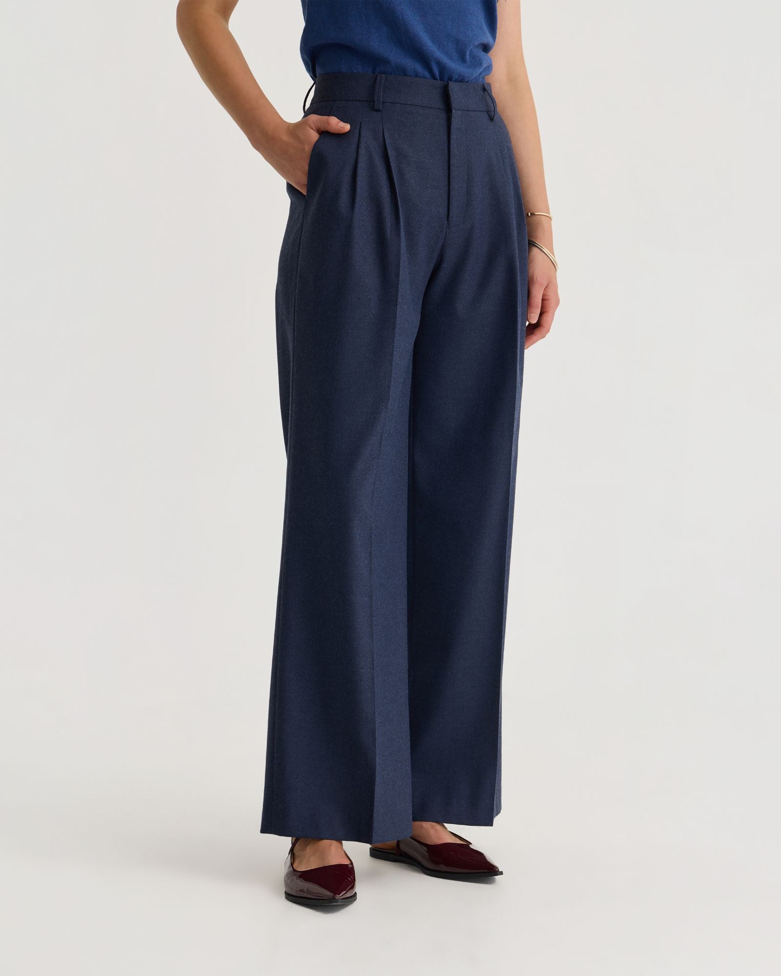 パンツ Slight Vogue Multi Button Wide Slacks Vogue - V2051 MISSES' PANTS – Fabricville