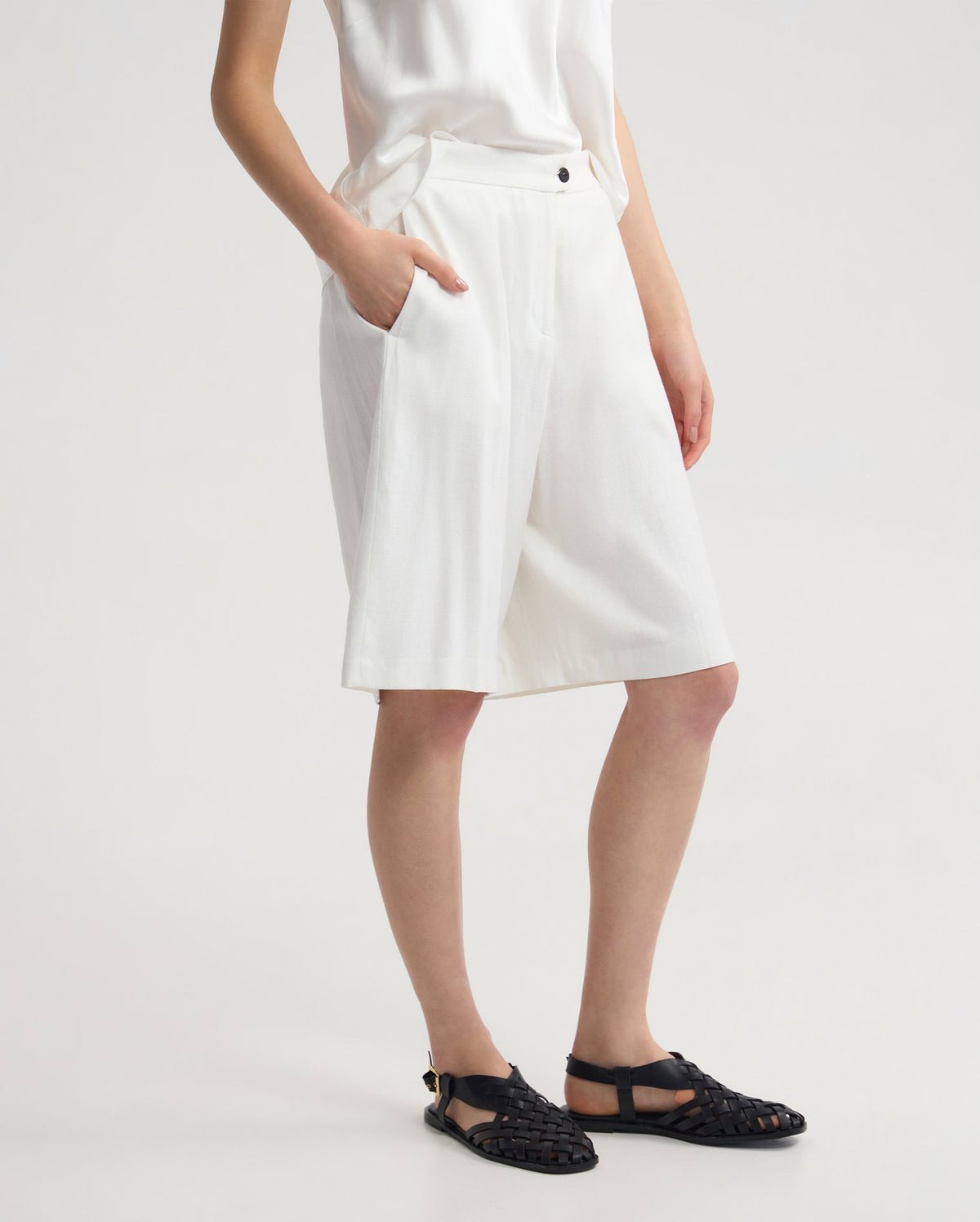 Tyra Linen Blend Short
