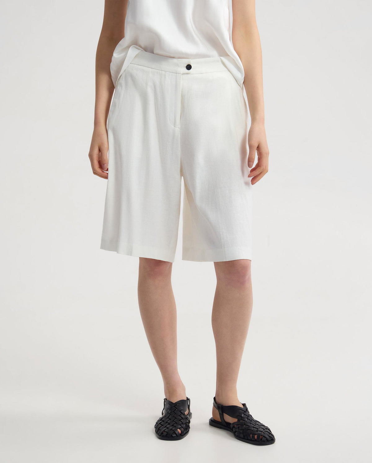 Tyra Linen Blend Short